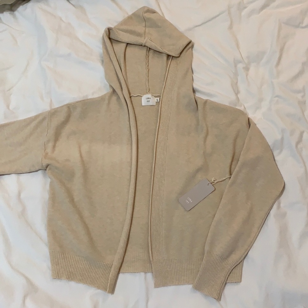 NWOT Super soft beige/cream cardigan